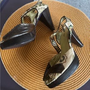 Vintage (2003) rare Kensie platform pumps (brocade tapestry/leather uppers) 7M